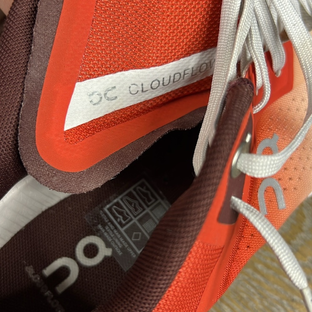 ON Running Women's Ombré Sunset Colors Cloudtec Sneakers 9.5 - Picture 4 of 13